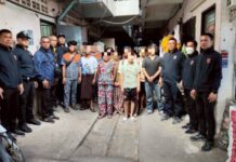 “ผกก.เซล“พร้อมกำลัง ตม.นครปฐม”กวาดล้างต่างด้าวลุยค้นแค้มป์คนงานจับผู้ให้ที่พักพิง ไม่แจ้งที่พักต่างด้าว รวม 139 ราย โทษปรับ 2 แสนกว่าบาท