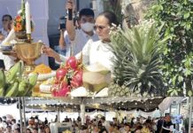 ปทุมธานี ม.ร.ว.จิราคม กิติยากร ประธานพิธีบวงสรวงน้อมรำลึก 154 ปี สมเด็จโตฯ ประชาชนต่อแถวรับพระสมเด็จแน่นพันกว่าคน